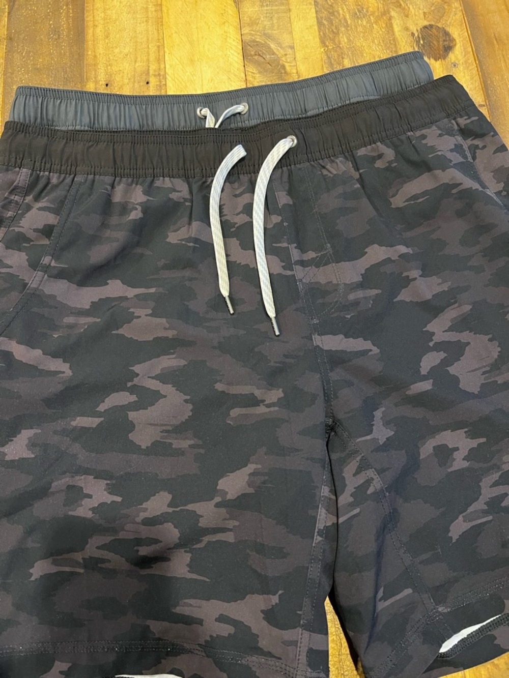 Vuori Kore Shorts Mens XXL Black Camo Athletic Lined Gym Workout Shorts - Picture 9 of 9